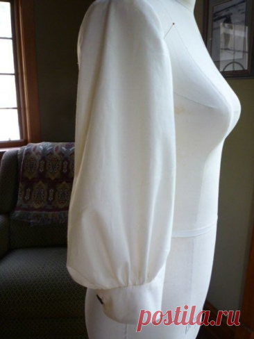 Пышный рукав для новогоднего платья Пышный рукав для новогоднего платьяРукав с цельнокроенной манжетой очень красив, но требует большого расхода ткани.