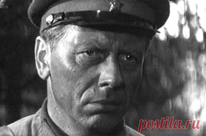 «О войне — по-честному». Как «Живые и мертвые» трагизм Папанова открыли. 24 февраля 1964 года состоялась премьера фильма Александра Столпера «Живые и мертвые» — экранизация одноименного романа Константина Симонова, в которой Анатолий Папанов доказал, что он не только комический актёр.