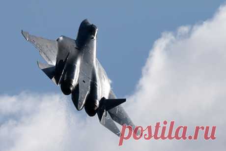 В России рассказали о зарубежных нападках на Су-57. К российскому Су-57, являющемуся единственным в мире тяжелым истребителем пятого поколения, предлагаемым на экспорт, потенциальные иностранные заказчики проявляют интерес благодаря малой заметности, высокой скорости, боевой нагрузке и маневренности, рассказал гендиректор «Ростеха» Сергей Чемезов.