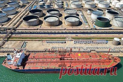 Китаю предсказали утрату лидерства по потреблению нефти. Индия скоро обгонит Китай в качестве крупнейшего драйвера мирового спроса на нефть. Об этом заявил глава Международного энергетического агентства (МЭА) Фатих Бироль. По его словам, утрата лидерства по потреблению топлива связана с быстрыми темпами электрификации автомобилей и автобусов в КНР.