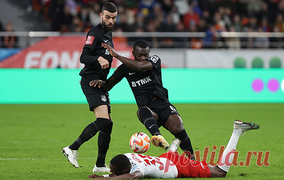 "Урал" остался непокоренной вершиной. "Спартак" вылетел в "путь регионов" Кубка России. Красно-белые на втором этапе полуфинала "пути регионов" могут встретится с "Акроном" из Первой лиги, который по ходу турнира уже обыграл три московские команды