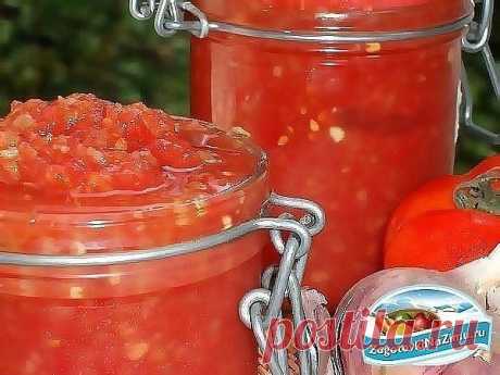 10 ВКУСНЕЙШИХ Заготовок на ЗИМУ к МАКАРОНАМ

1. Салат «Чехарда»
_____________________________________________________
Продукты:Укладывать по слоям в казан или большую кастрюлю.
На дно налить 2 стакана растительного масла.
· 1кг лука репчатого, порезать кольцами.
· 1кг помидор , целыми, обрезать «попки».
· 1кг сладкого перца, удалить семена, целыми,
· 1кг баклажан, убрать хвостики, целыми, лучше брать по мельче.
· 1кгморкови, тертой на крупной терке.
Сверху на эту красоту р...