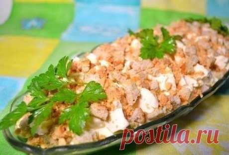 Салат с копчёной курицей с грибами