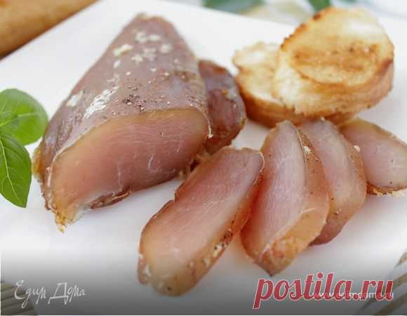 Вяленая куриная грудка. Ингредиенты: куриные грудки, перец красный молотый, соль крупного помола