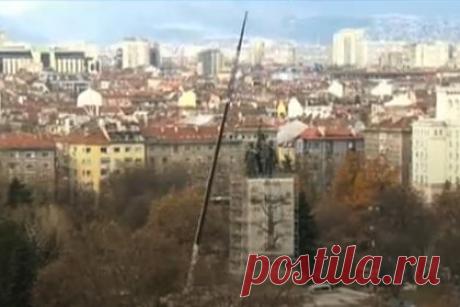 Демонтаж в Болгарии памятника советским воинам назвали варварством. Официальный представитель МИД России Мария Захарова назвала варварством демонтаж в столице Болгарии Софии памятника советским воинам-освободителям. По мнению Захаровой, демонтаж монумента «нашему общему прошлому» становится враждебным шагом Болгарии, который усугубляет «и без того патовую ситуацию».