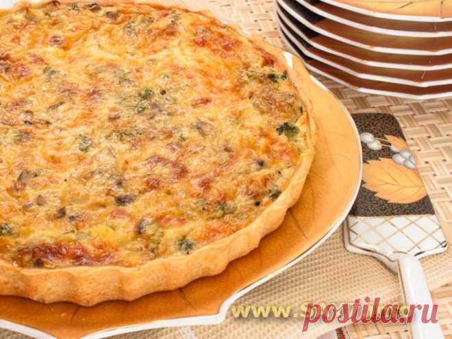 Лоранский пирог с курицей, грибами и брокколи