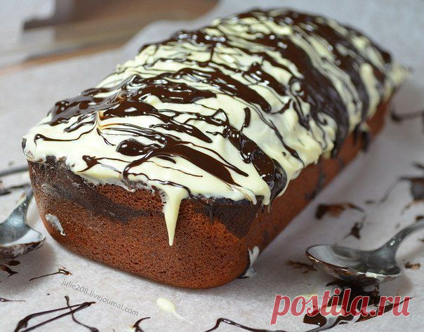 Ванильный кекс с влажной шоколадной начинкой.