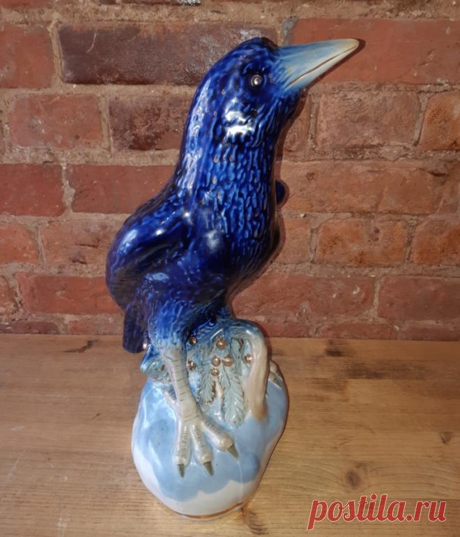 Скульптура Грач. СССР. 1954 год. Дулёво. Скульптор Кожин П. М.

Высота: 420 мм.
Основание : 190 х 145 мм.
Утраты : трещина у основания.
Цена : 27 000 руб.
 
Купить сейчас :  

Справка : Кожин Павел Михайлович (1904-1976) - известный советский скульптор-анималист, работавший в различных керамических материалах: фарфоре, фаянсе, майолике.
В 1931 г. окончил Вхутеин (керамический факультет). Его творчество в основном связано с ....