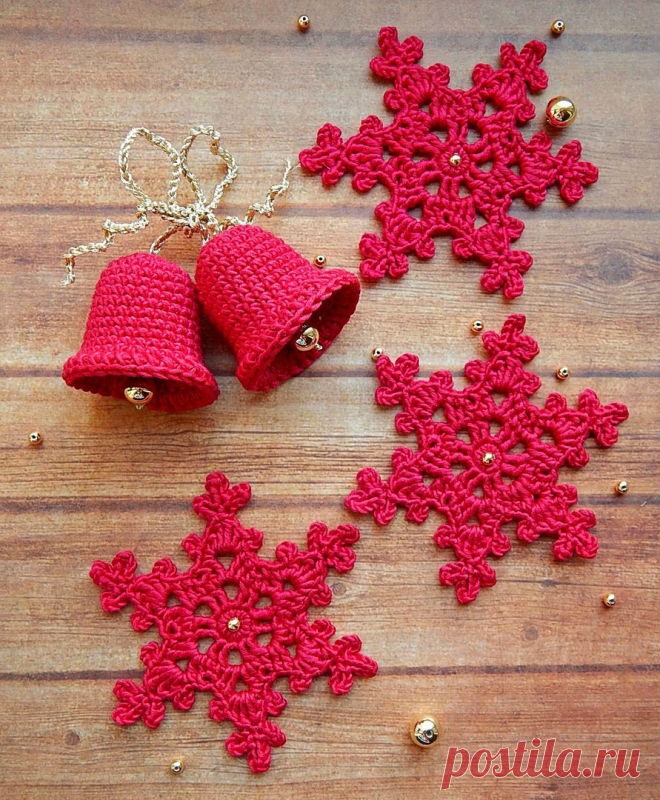 PDF Снежинки и колокольчики крючком. FREE crochet pattern; Аmigurumi toy patterns. Амигуруми схемы и описания на русском. Вязаные игрушки и поделки своими руками #amimore - вязаные снежинки и новогодние колокольчики на ёлку, ёлочные украшения к Новому году, Рождество.