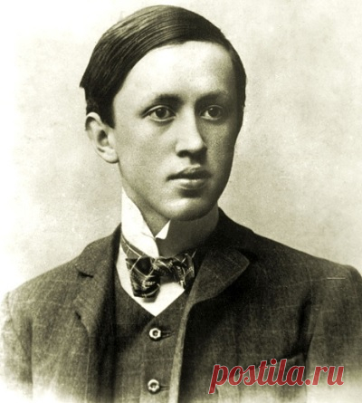 Карел Чапек: биография, творчество, интересные факты

Карел Чапек родился 9 января 1890 года в семье рудничного и окружного врача, в небольшом городке Малые Сватоневицы на северо-востоке Чехии.

Высшее образование он получил в Пражском, Берлинском и Сорбоннском университетах.

В 1915-м защитил докторскую диссертацию по эстетике. Будучи освобожденным от военной службы (всю жизнь он стоически переносил тягчайшее заболевание позвоночника), Карел мечтает работать в библиотеке...