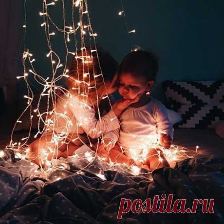 Улыбка ребенка может разогнать самые угрюмые тучи, остановить проливные дожди, прогнать тоску – если не навсегда, то надолго. Если взглянуть на мир глазами ребенка, убедишься, что светлых красок в нем больше, чем темных. Мы, взрослые, к сожалению, часто считаем наоборот... Эльчин Сафарли «…Нет воспоминаний без тебя»