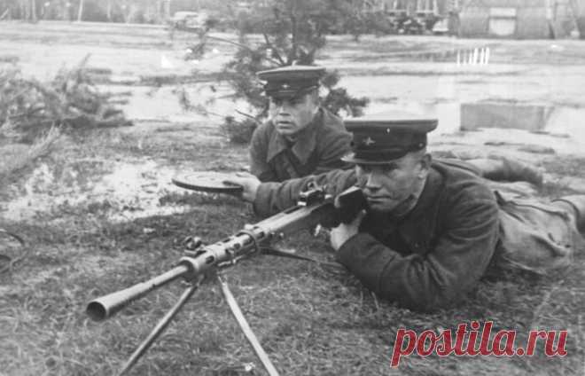 Почему пулемет ДП-27 так не нравился советским солдатам? / Назад в СССР / Back in USSR