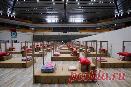 Пациенты с COVID-19 устраивали оргии в госпитале Таиланда. Таиландская полиция провела рейд в госпитале, где пациенты с COVID-19 устраивали оргии и нарко-вечеринки.