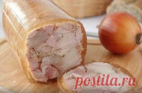 Отрезаю кусочек и даю сыну в школу: Просто шик, блеск, красота!      

Такой рулет точно в силах накормить досыта всю семью! 

 На 100 грамм — 136.6 ккал Б/Ж/У — 21.93/4.37/2.55  

Ингредиенты: 
Грудка куриная 1,5 кг 
Горчица 3 столовые ложки 
Масло оливковое 5 столовых ложек 
Чеснок 2 головки 
Смесь перцев молотая 2 г 
Кориандр молотый 1 чайная ложка 
Паприка молотая 4 столовые ложки 
Приправа для курицы 4 столовые ложки 
Сок лимонный ½ штуки 
Соль по вкусу 
Желатин 60 г ...