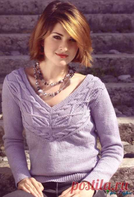 Пуловер с узором из ромбов.