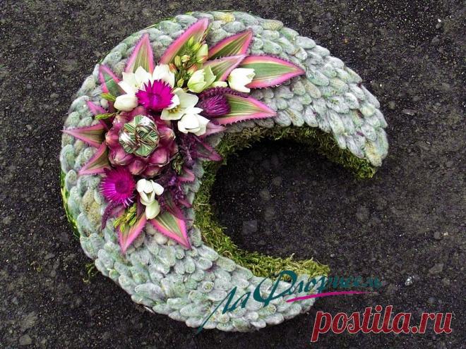 Друзья! С 15 октября мы начнем проводить базовый курс "Флорист-дизайнер". Приглашаем всех студентов, прошедших краткий подготовительный курс.