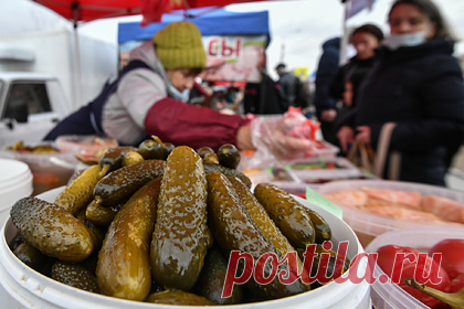 В Казани разместят 15 сельскохозяйственных ярмарок. В Казани на 15 площадках разместят весенние сельскохозяйственные ярмарки. Известно, что ярмарки начнут свою работу 19 марта, торговля будет вестись еженедельно по субботам с шести утра до 12 часов дня. Отмечается, что ярмарках примут участие предприятия районов республики и различные агрохолдинги.