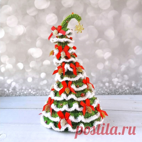 PDF Новогодняя Ёлка крючком. FREE crochet pattern; Аmigurumi toy patterns. Амигуруми схемы и описания на русском. Вязаные игрушки и поделки своими руками #amimore - новогодняя ёлка, ёлочка, елка, елочка к Новому году.