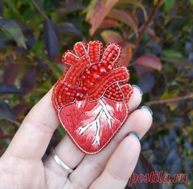 Pin de corazón anatómico bordado broche con cuentas regalo - Etsy Chile