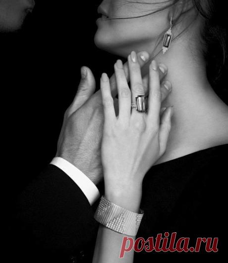 Берегите своих любимых женщин. Ведь пока она ругает, переживает и психует — она любит, но как только начнет улыбаться и равнодушно относиться — ты её потерял.