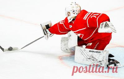 Вратарь "Спартака" Николаев рассказал о везении в матче КХЛ против "Динамо". Красно-белые одержали победу в серии буллитов