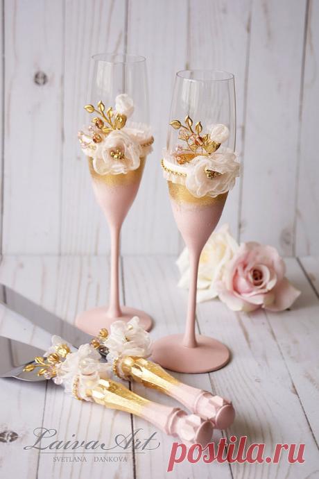 Flûtes à champagne de mariage Flûtes à champagne de mariage Toasting