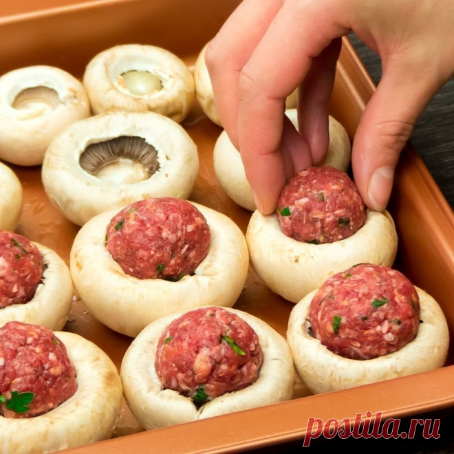 Разлетятся за минуту!
Фаршированные грибы - очень просто, а главное - вкусно!

Ингредиенты:

500 г говяжьего фарша
½ ч.л. соли
½ ч.л. черного перца
1 ст.л. мелко нарубленной петрушки
½ ч.л. сладкой паприки
1 кг грибов
50 г тертого сыра
20 мл оливкового масла
1 ст.л. растительного масла (чтобы смазать противень)


Приготовление:

1. Смешайте 500 г говяжьего фарша с ½ ч.л. соли, ½ ч.л. черного перца, 1 ст.л. мелко нарубленной петрушки и ½ ч.л. сладкой паприки. Сформируйте из...