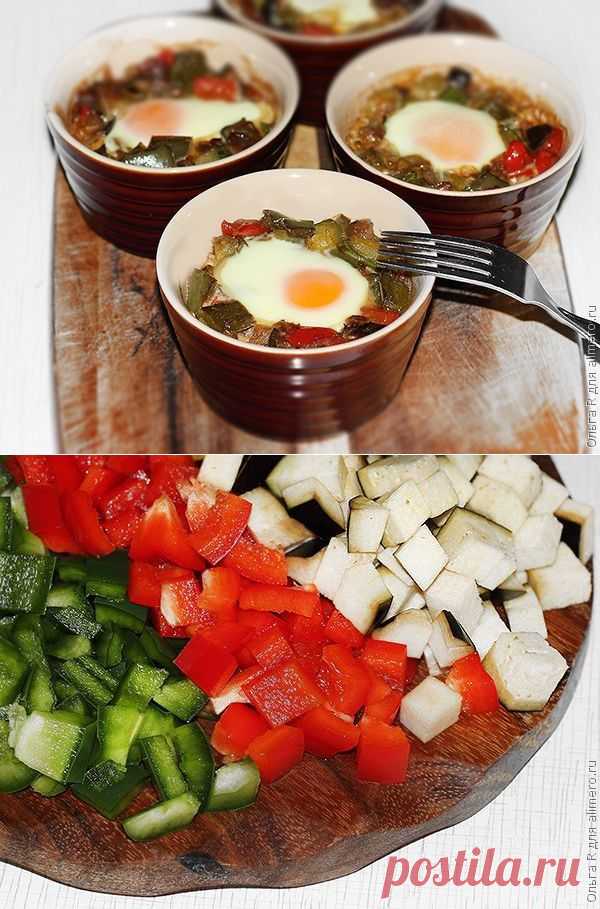 Запеченные яйца с овощами