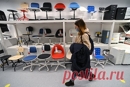 В России снизились продажи и производство мебели. В первые месяцы 2023 года производство мебели в России снизилось почти на десять процентов. К самому глубокому падению рынка за последние несколько лет привели снижение спроса на мебель в стране, уход компании IKEA и закрытие экспортных рынков для российских производителей.