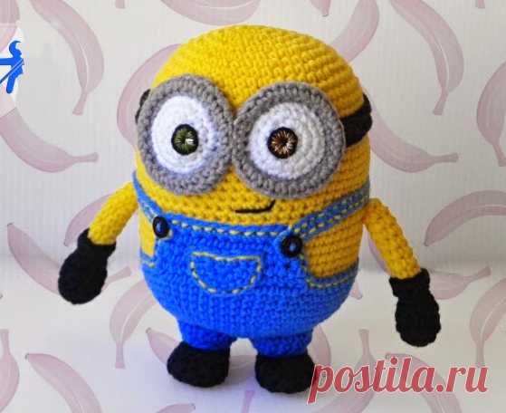 Миньон Боб крючком Порадуйте своего ребенка, свяжите ему крючком любимого персонажа – миньона по имени Боб. А поможет вам в этом схема вязания и описание, представленные на нашем сайте.