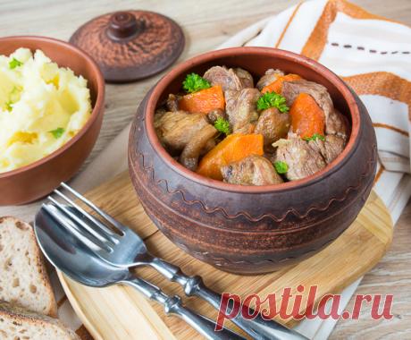 Способы обработки продуктов: Тушение - Вкусный Блог Тушение – это идеальный способ превращения жестких продуктов в мягкие и нежные. Более того, тот концентрированный вкус и богатая структура, которые придает блюду тушение, недостижимы другими кулинарными методами. Главный эффект тушения достигается благодаря влажному жару, который проникает в мясо и размягчает соединительные ткани. В процессе готовки продукты отдают часть своих…