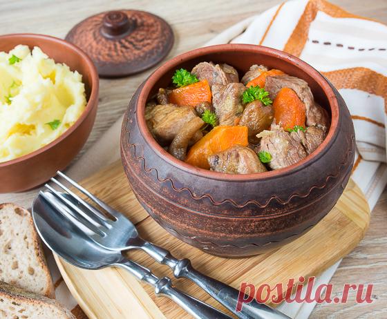 Способы обработки продуктов: Тушение - Вкусный Блог Тушение – это идеальный способ превращения жестких продуктов в мягкие и нежные. Более того, тот концентрированный вкус и богатая структура, которые придает блюду тушение, недостижимы другими кулинарными методами. Главный эффект тушения достигается благодаря влажному жару, который проникает в мясо и размягчает соединительные ткани. В процессе готовки продукты отдают часть своих…