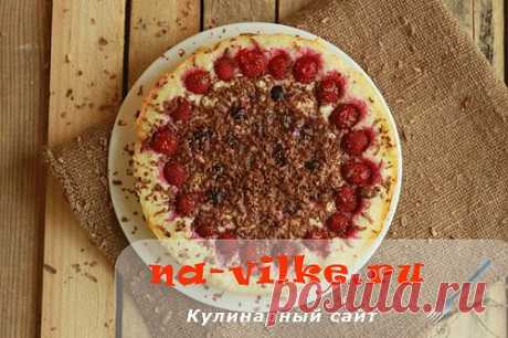 Творожная запеканка с ягодами малины и чёрной смородины