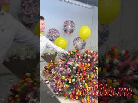 Дорогие дамы, компания Дон Баллон поздравляет Вас с Женским днем. Желаем Вам миллион цветов и шаров