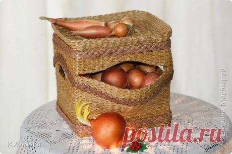 Луковичница из газетных трубочек