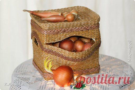 Луковичница из газетных трубочек