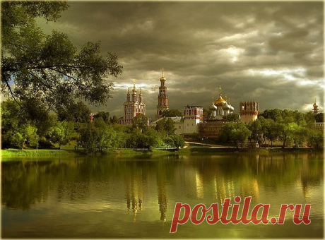 «РУСЬ» - это... Есть у слова «русь» и ещё одно значение, которое я не вычитал в книгах, а услышал из первых уст от живого человека. На севере, за лесами, за болотами, встречаются деревни, где старые люди говорят по-старинному. Почти так же, как тысячу лет назад. Тихо-смирно я жил в такой деревне и ловил старинные слова.