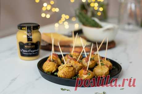 Christmas Canape Hasselback Bites 
Serves 6




Ingredients

16 new potatoes
50g butter
1 tbsp plain flour
1 tbsp Maille Dijon Mustard* or Dijon Originale Mustard with White Wine

150ml whole milk
40g comte cheese
20g diced pancetta

 
*Maille Dijon Mustard (pictured) is availabe from most major retailers.






Preparation

Set the oven to 200C. Place a new potato in the well of a wooden spoon and slice horizontally across it using the edges of the spoon to ensure you don...