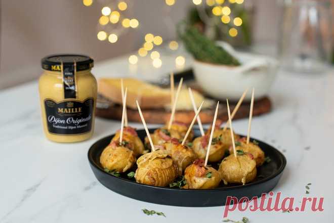 Christmas Canape Hasselback Bites 
Serves 6




Ingredients

16 new potatoes
50g butter
1 tbsp plain flour
1 tbsp Maille Dijon Mustard* or Dijon Originale Mustard with White Wine

150ml whole milk
40g comte cheese
20g diced pancetta

 
*Maille Dijon Mustard (pictured) is availabe from most major retailers.






Preparation

Set the oven to 200C. Place a new potato in the well of a wooden spoon and slice horizontally across it using the edges of the spoon to ensure you don...