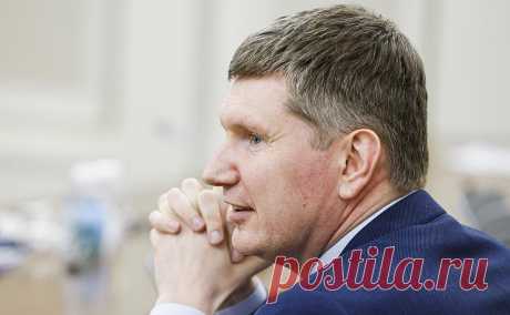 Решетников назвал два фактора, влияющие на ослабление курса рубля. Экономика России значительно меньше зависит от расчетов в долларах, чем раньше: на рубли и дружественные валюты пришлось 82% расчетов в экспорте и 78% в импорте за второе полугодие, сказал глава Минэка Решетников
