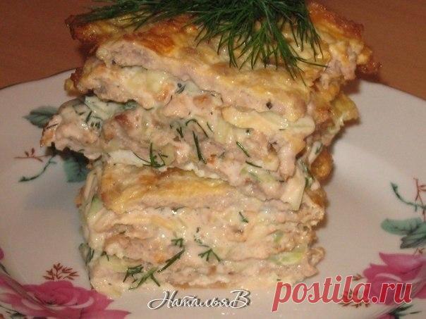 Яично-мясной тортик - вкус шавермы
Ингредиенты:

Яйца - 4шт.
Фарш свино- говяжий - 200г
Соль, перец
Для начинки:
Огурец свежий - 1шт.
Чеснок - 1 долька
Укроп - несколько веточек
Майонез, кетчуп - по 2 ст.л.

Приготовление:

В мисочку вбить одно яйцо, к нему добавить 1/4 фарша, посолить, поперчить, перемешать до равномерного распределения фарша, обжарить на раст. масле с двух сторон на медленном огне под крышкой - и так все омлетики.
Начинка: огурец натереть на мелкой терке...