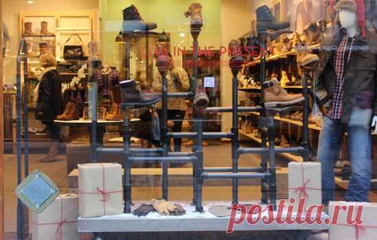 Ton van der Veer приколол(а) это к доске Christmas window displays/ma…