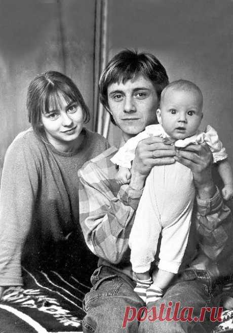 Вячеслав Васильевич Баранов (5 сентября 1958 — 20 июня 2012, Москва) — советский и российский киноактёр     был первым мужем актрисы Евгении ДОБРОВОЛЬСКОЙ. От этого брака родился сын Степан.КВАКИН .ФИЛЬМ- =ТИМУР И ЕГО КОМАНДА=