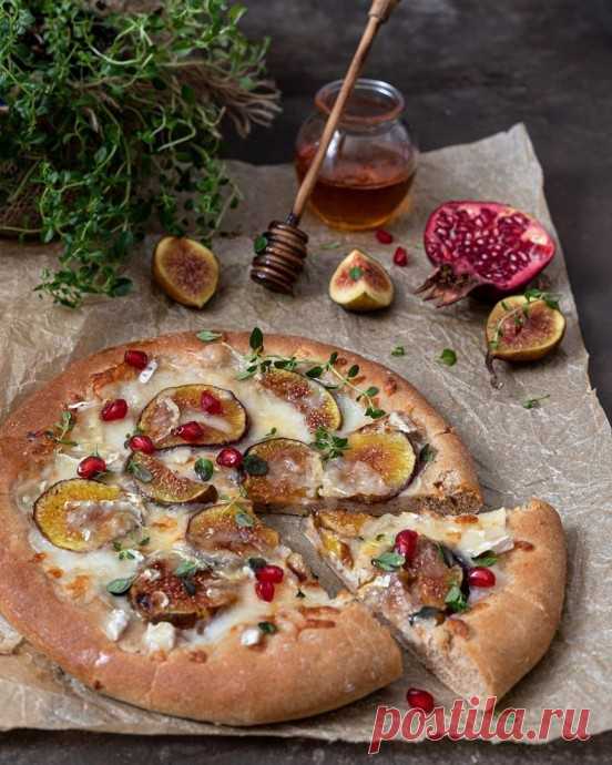 ​Пицца с сыром и инжиром