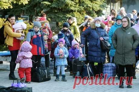 Британский миллионер бросил жену ради украинской беженки. Бывший глава кредитной фирмы Wonga 52-летний миллионер Хакон Оверли бросил жену ради украинской беженки. Предприниматель приютил женщину в своем поместье в графстве Суррей после начала специальной военной операции России на Украине. Всего через несколько недель после этого мужчина оставил свою жену Имоджен.