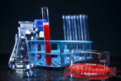 Аутоиммунная гемолитическая анемия | Болезни гематологии. Аутоимунная гемолитическая анемия – обобщающее название всех форм малокровия, обусловленных разрушением красных кровяных телец (эритроцитов).
Причина разрушения может лежать в самих эритроцитах (нарушение их свойств и морфологии), либо вне их. В зависимости от этого различают корпускулярную и экстракорпускулярную анемию.