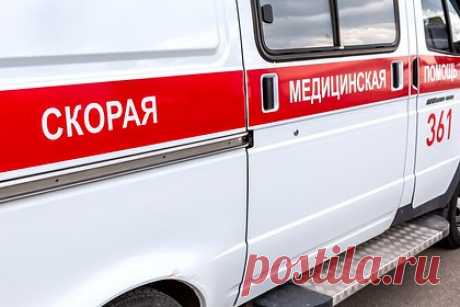 В России два человека пострадали из-за взорвавшегося бака для воды. В селе Бродово под Нижним Тагилом в одном из частных домов взорвался бак для воды, пострадали два человека. ЧП произошло в ночь на 9 февраля, в результате взрыва в доме обрушились перекрытия и одна из стен. Находившийся в доме мужчина оказался под завалами, спасти его не удалось. Женщина получила ушибы и перелом.
