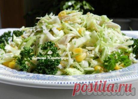Салат из капусты с курицей и кукурузой
