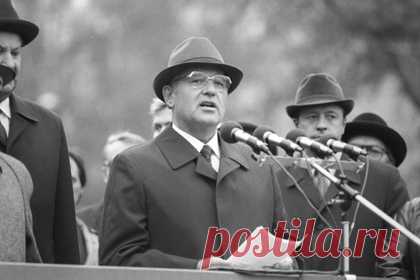 Названо неразрешимое противоречие наследия Горбачева. В наследии недавно ушедшего первого и последнего президента СССР Михаила Горбачева сохраняется неразрешимое противоречие: на Западе он ассоциируется с окончанием холодной войны, а в России — с разрухой эпохи 90-х годов и продолжающимися по сей день потрясениями. Об этом заявил шведский политолог Грегори Саймонс.