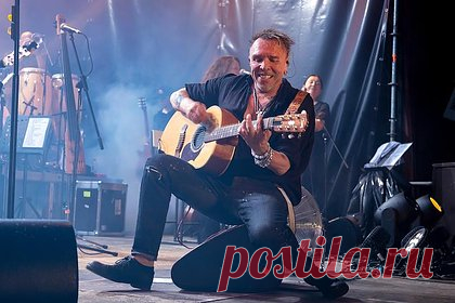 Гарика Сукачева обязали выплатить долг по услугам ЖКХ. Таганский районный суд Москвы обязал режиссера и музыканта Гарика Сукачева выплатить долг по коммунальным услугам. Сумму оценили в несколько сотен тысяч рублей. Суд удовлетворил иск товарищества собственников жилья «Арт-Хаус» и решил взыскать в качестве долга по услугам ЖКХ сумму в размере 514 тысяч рублей.